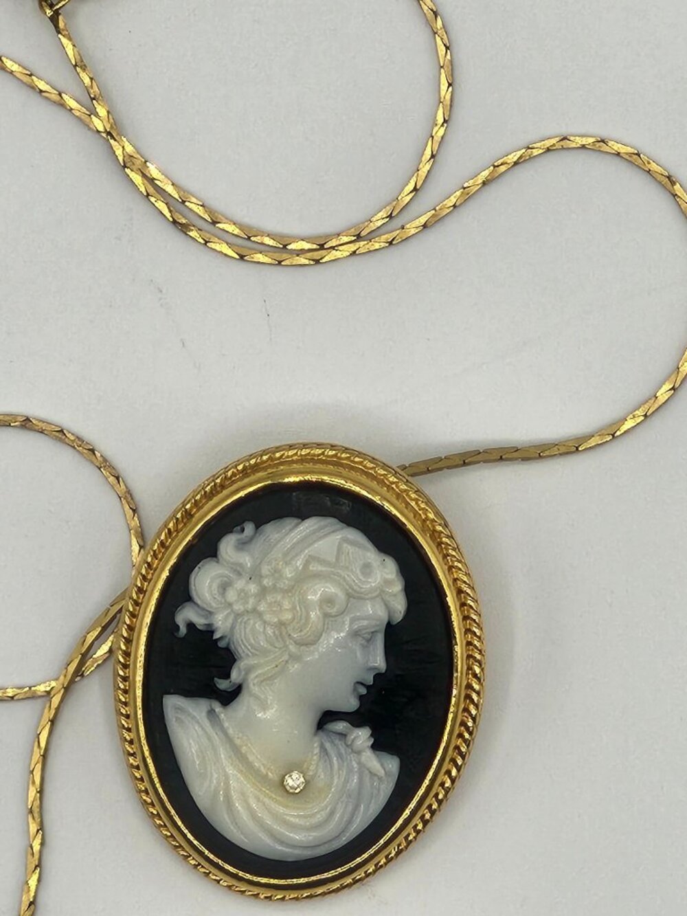 Vintage Avon Cameo Gold Tone Brooch Necklace